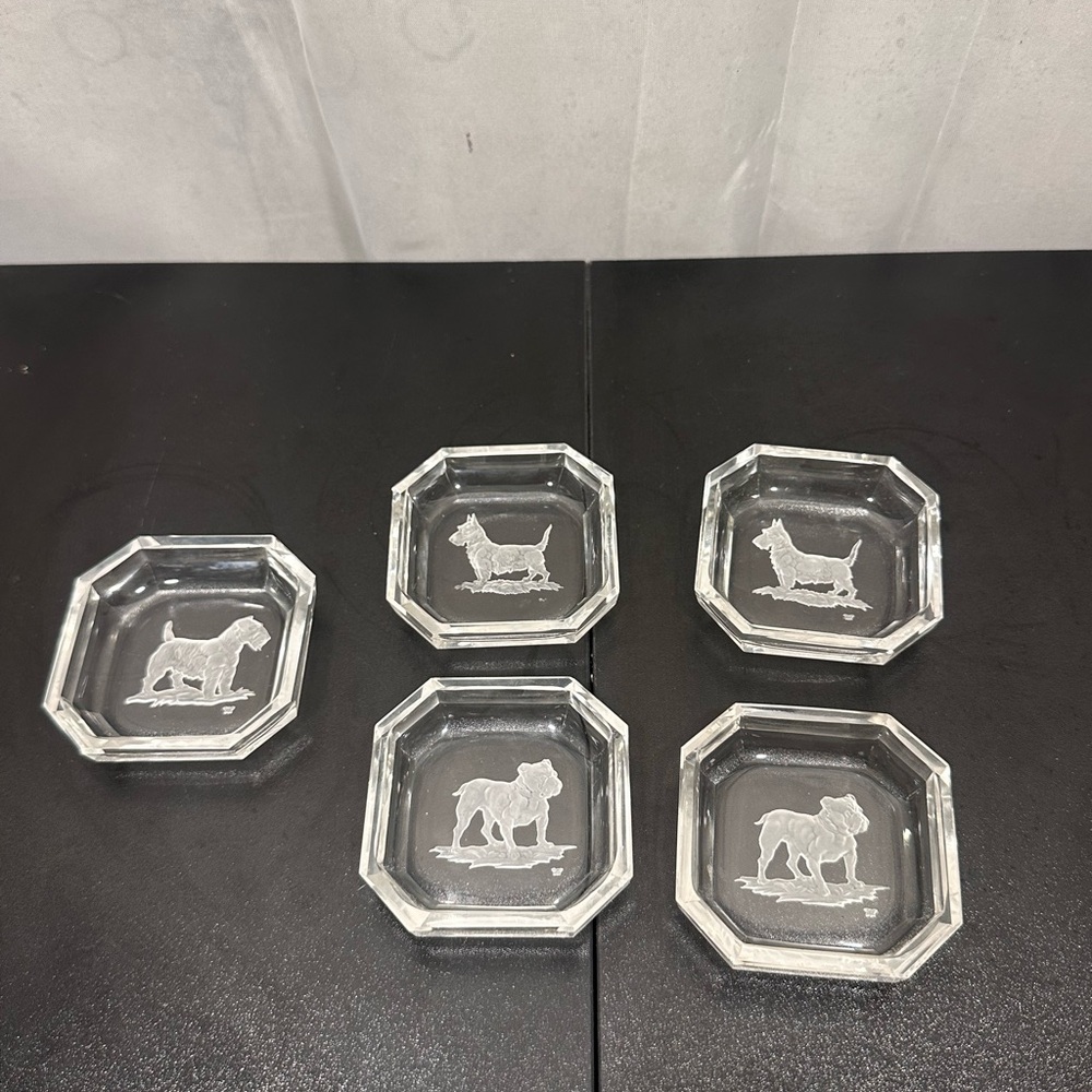 Elegant Clear Glass Coasters with Animal Designs